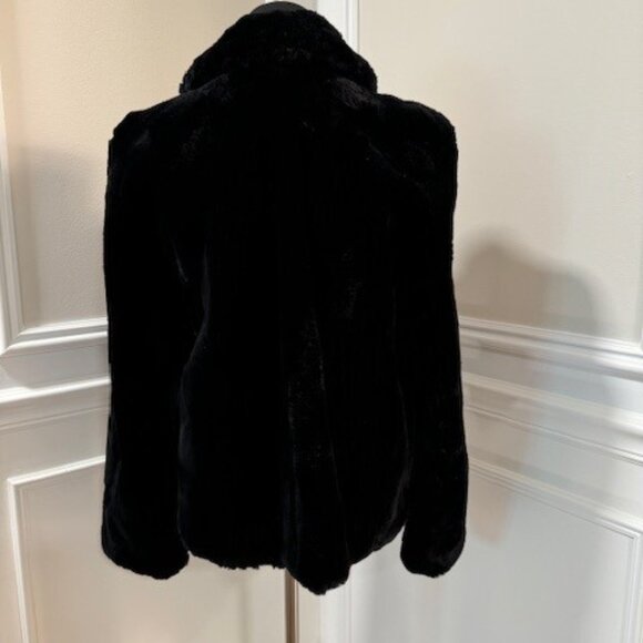 Black Double Breasted Mink jacket never worn.  Would fit sizes 4 and 6. - Picture 5 of 9